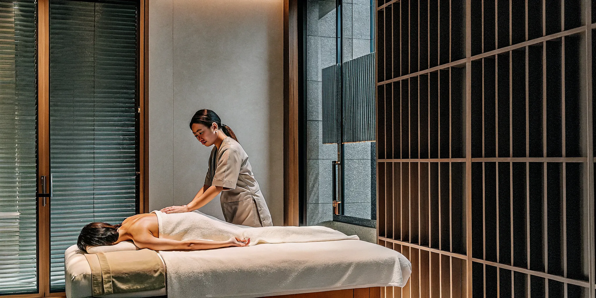 Chiropractic massage therapy providing lasting pain relief for the back and neck.